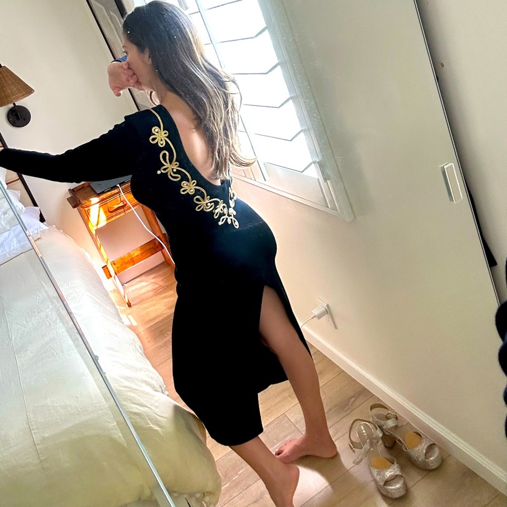 Beautiful vintage, black wool knee length dress with gold designer pearls . - Picture 4 of 5